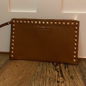 NWOT | Michael Kors | Jet Set Travel XL Zip Clutch Wristlet - Brown